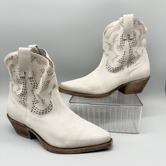 Sundance Shoes - Sundance Snip Toe Suede Western Boho Ankle Boots Ivory 2" Heel Size 37